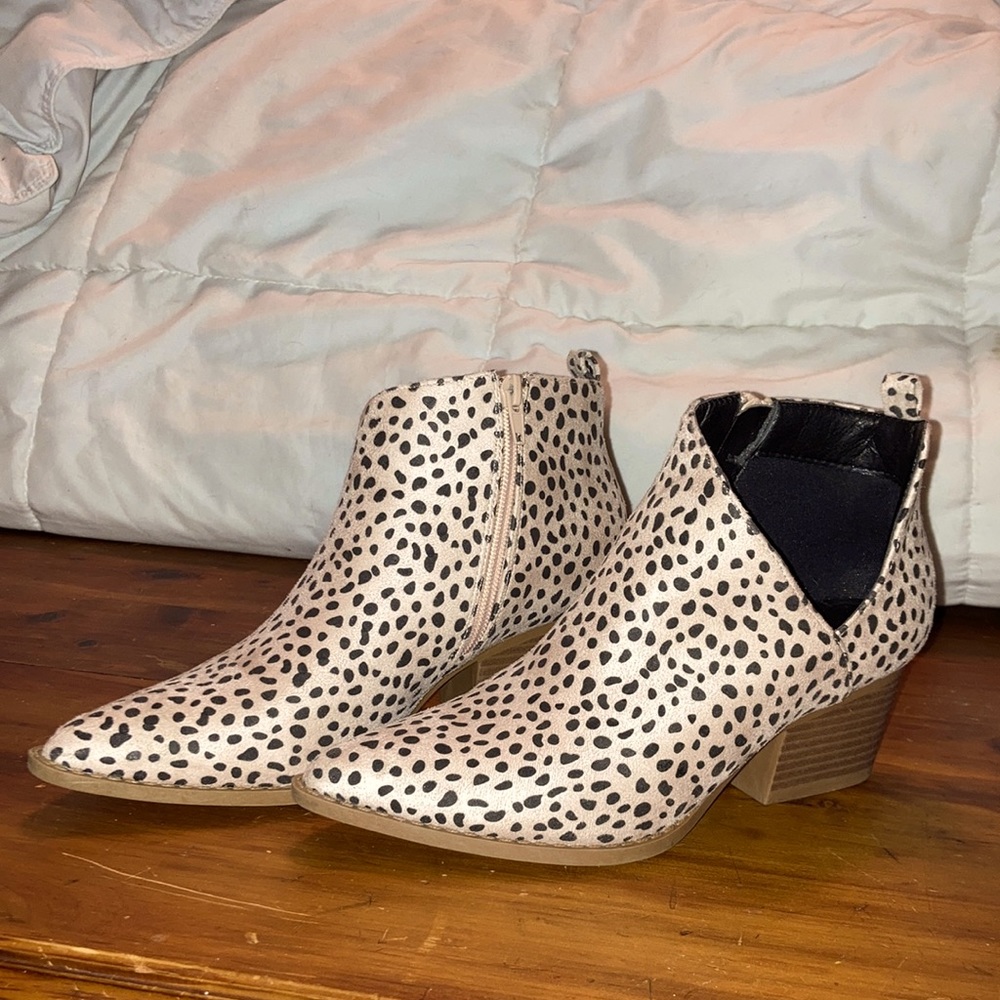 Jolimall leopard sz 7 booties